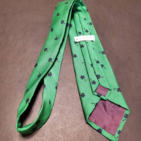 Green Shamrock Geometric Tie - Picture 5 of 5